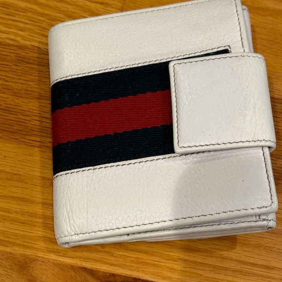 Gucci White leather wallet with Red and blue Stripe - Picture 3 of 12